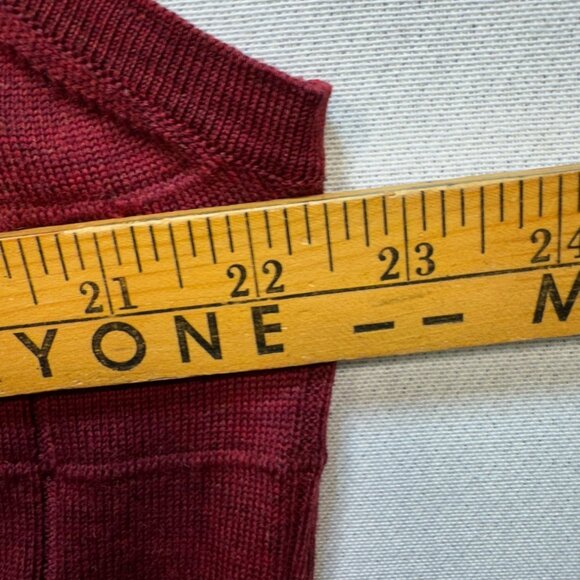 John Ashford Men's Extra Fine Merino Wool V Neck Sweater Vest Knit Sz L Burgundy - Picture 8 of 10
